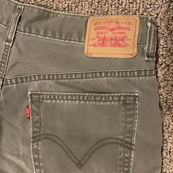 Levi’s Mom Jean Shorts - Picture 4 of 8